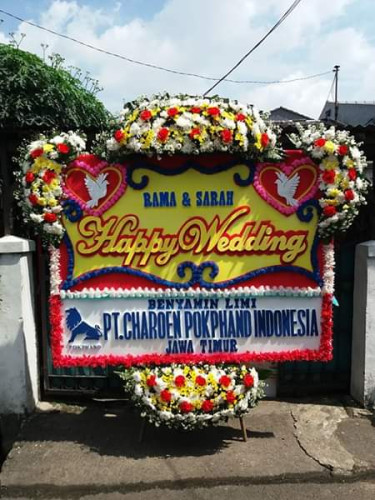 Karangan Bunga Pernikahan di sawah lunto